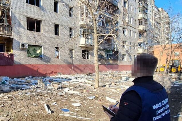 Россияне обстреляли Дружковку: повреждены многоэтажки и кафе, среди раненых есть дети. Фото и видео