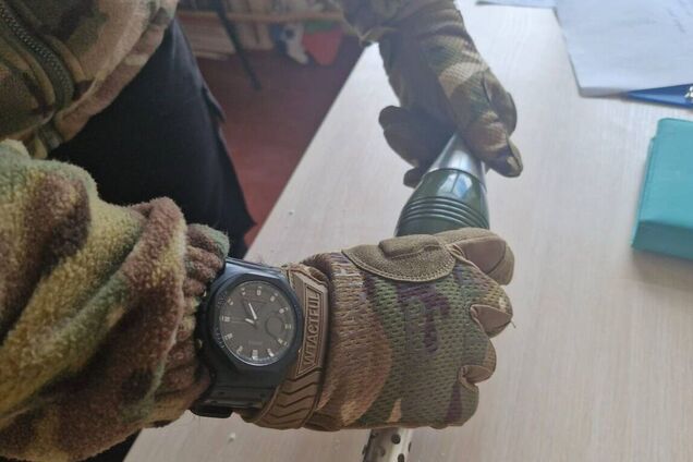 Приніс у рюкзаку п'ятикласник: в Ужгороді евакуювали школу через підозрілий предмет, схожий на боєприпас. Фото