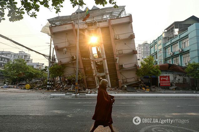 Число жертв землетрясения в Мьянме превысило 2,7 тыс. человек: разбор завалов продолжается. Фото и видео