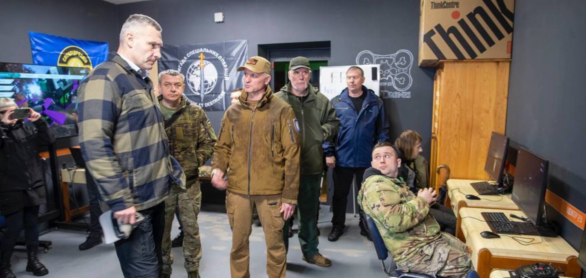 Кличко проверил готовность столичных коммунальщиков к нацсопротивлению и гражданской защите. Фото