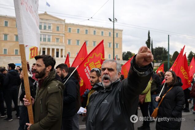 Остановлены паромы, авиарейсы и поезда: в Греции объявили 24-часовую забастовку