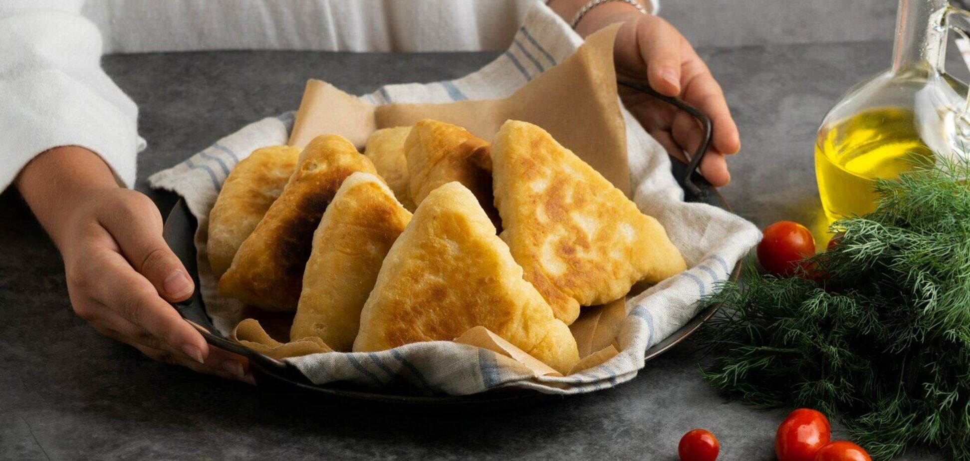 Самые вкусные домашние картофельники из пюре: готовятся на сковороде зп считанные минуты