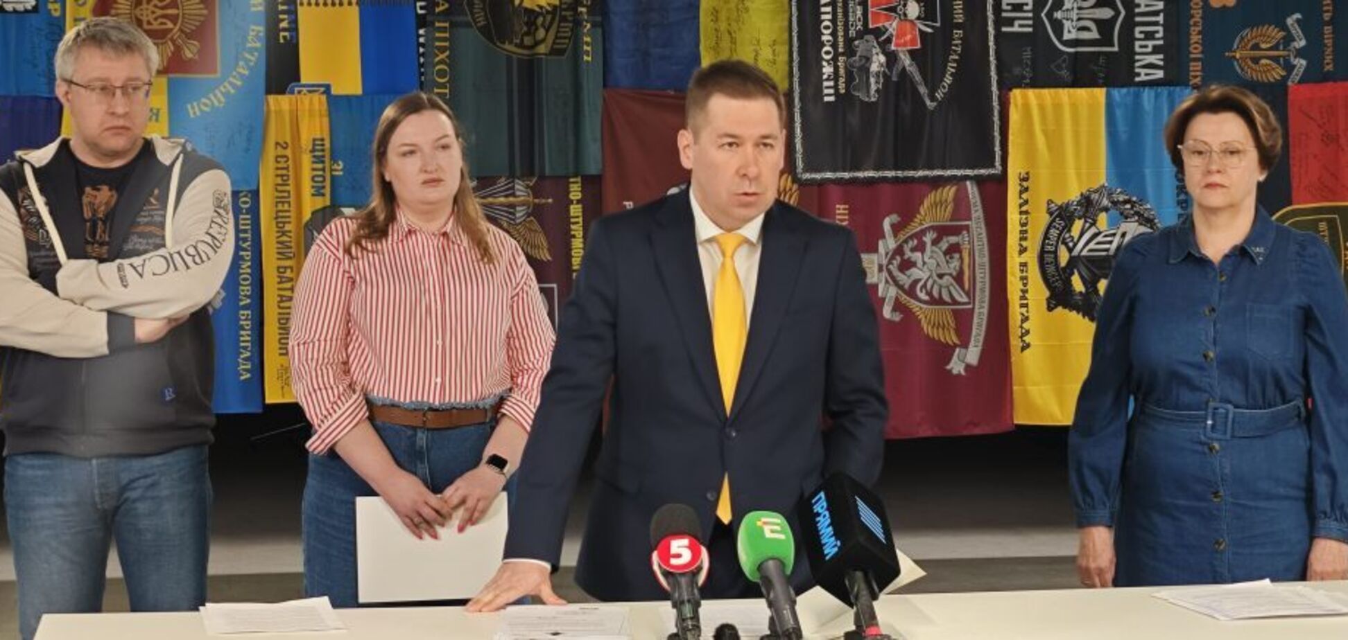 Від Фонду Порошенка і 'Справи громад' зажадали пояснень щодо донатів на ЗСУ