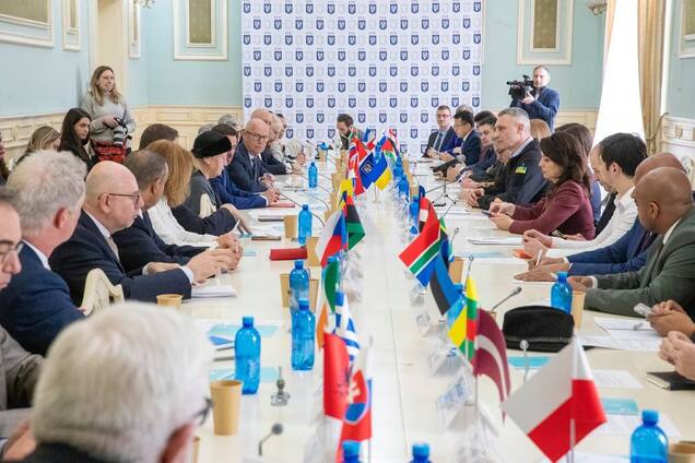 Кличко встретился в Киеве с послами и представителями дипмиссий в Украине: о чем говорили