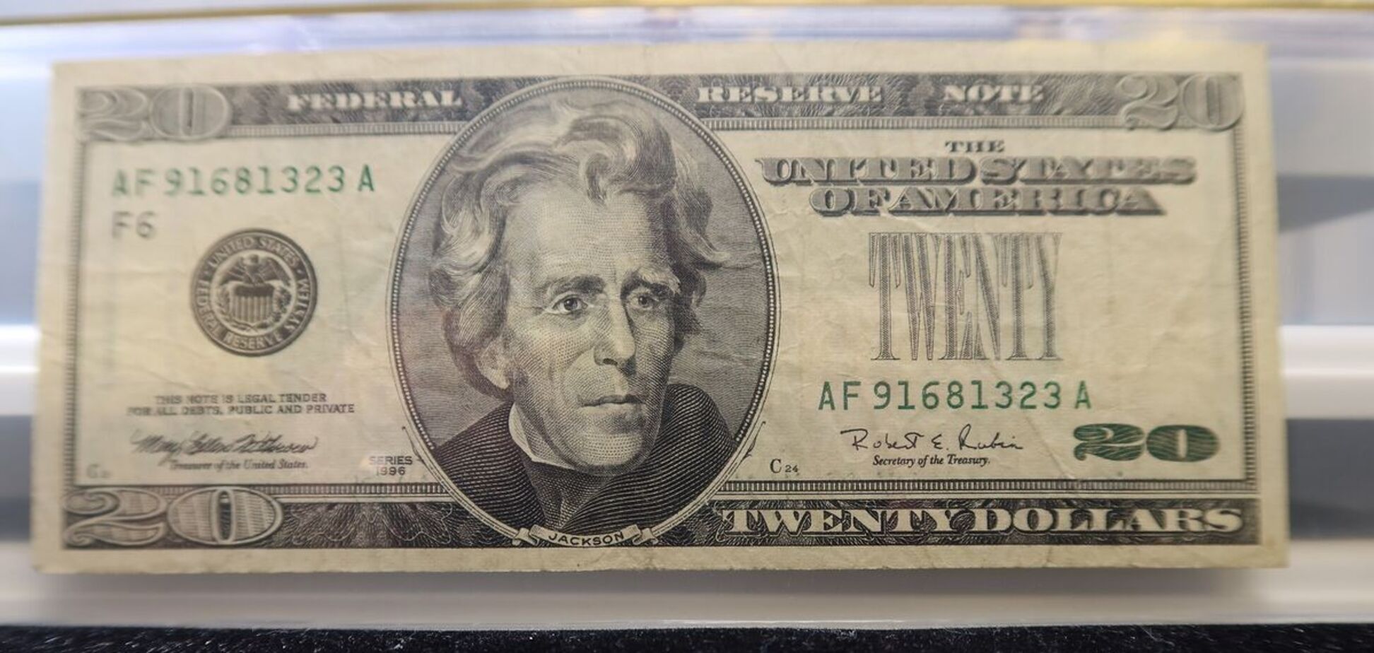 Чи приймають банки та обмінники долари 1996 року