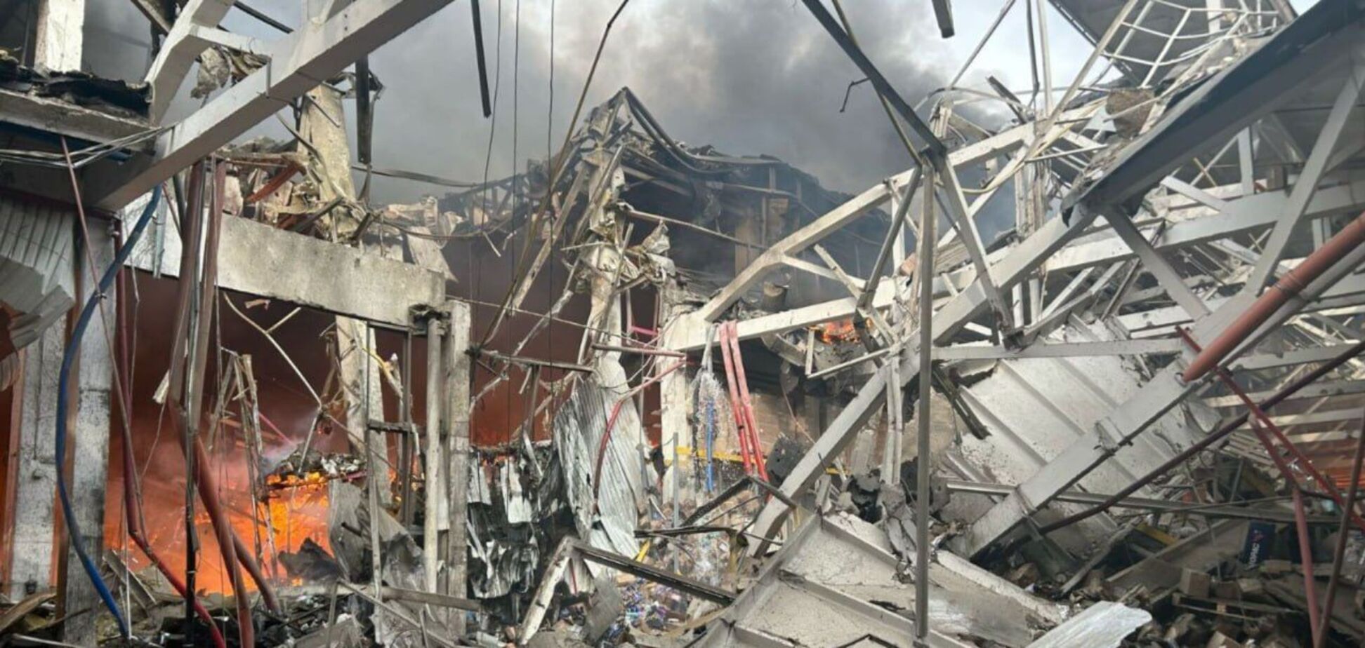 Россия ударила по Днепру баллистикой, погиб человек, есть разрушения и пострадавшие. Фото