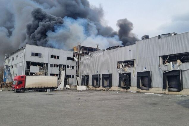 Подгузники, влажные салфетки, пергамент для Пасхи: что известно о 'военном объекте', который Россия атаковала баллистикой в Днепре. Фото