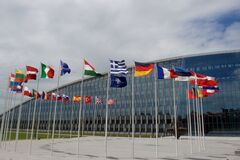 Говорили 'честное слово': Лавров признал, что НАТО юридически не обещало России не расширяться на восток