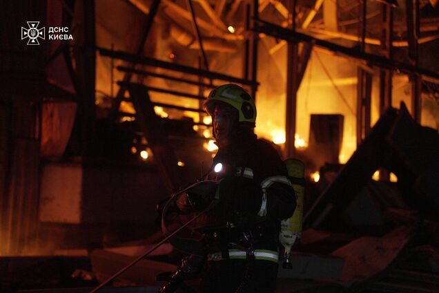 Війська РФ атакували Київ 'Шахедами': виникли пожежі, є постраждалі. Фото