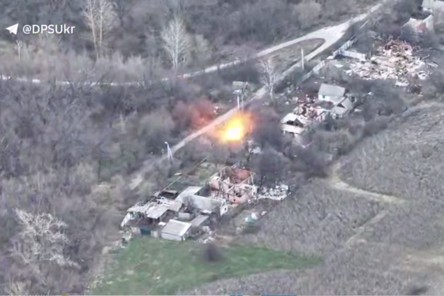 На Харківщині аеророзвідка ДПСУ знищила авто та уразила чотири позиції ворога з живою силою. Відео