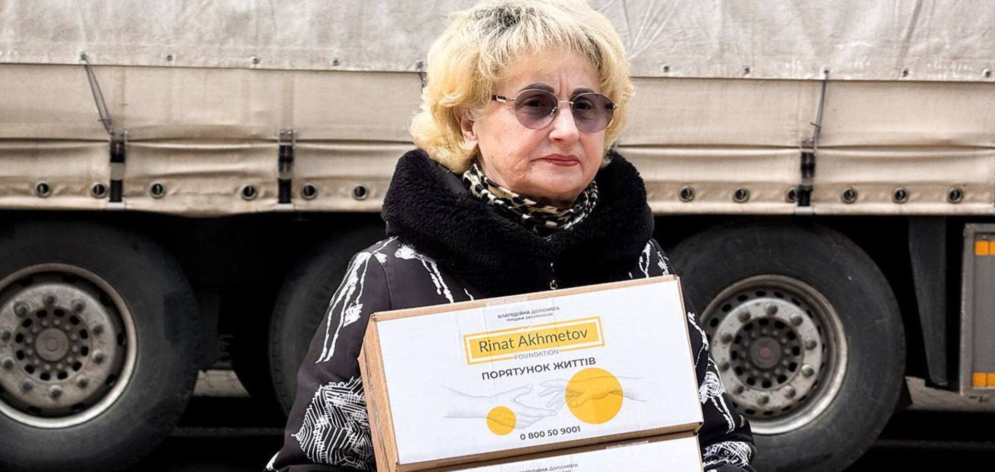 Для переселенцев незащищенных категорий в Днепре передали помощь от Фонда Рината Ахметова