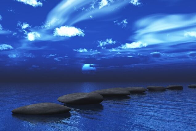 Более 400 лет моряки видят странное сияние в океане: ученые приблизились к разгадке