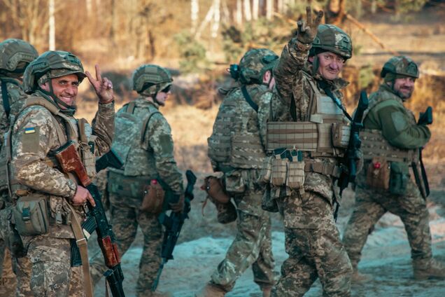 Росіяни кинули в атаку більше двох десятків одиниць бронетехніки: Сили оборони відбили штурм ворога на Новопавлівському напрямку. Відео