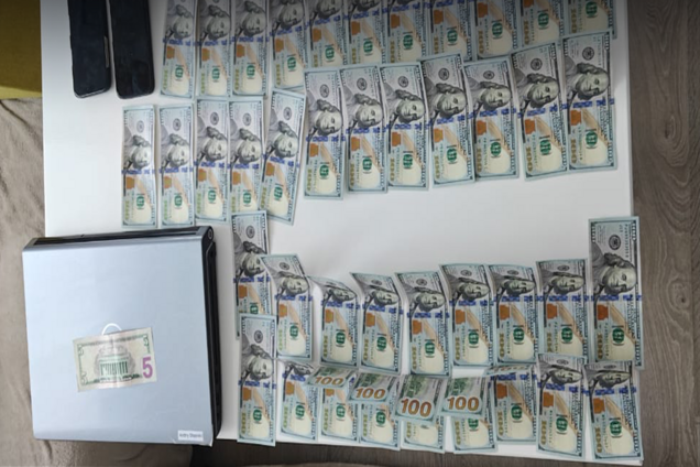 Мошенники 'подсовывали' украинцам фальшивые доллары