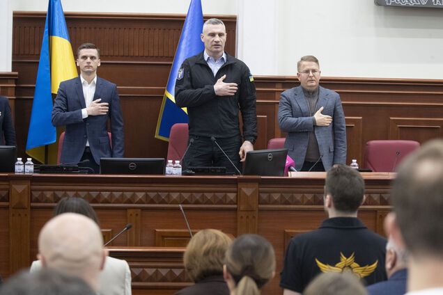 Киевсовет начал работу с минуты молчания по погибшим в результате удара России по Сумам. Фото