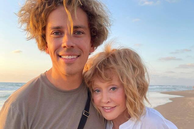 Как выглядит Алла Пугачева в 76 лет без макияжа: Галкин нежно обратился к жене в день рождения, а она эмоционально ответила