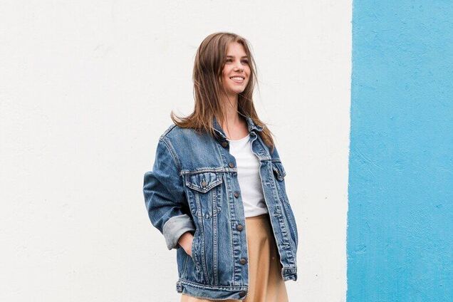 Модні експерти назвали єдину куртку, яка знадобиться вам цієї весни: вона пасує під усе