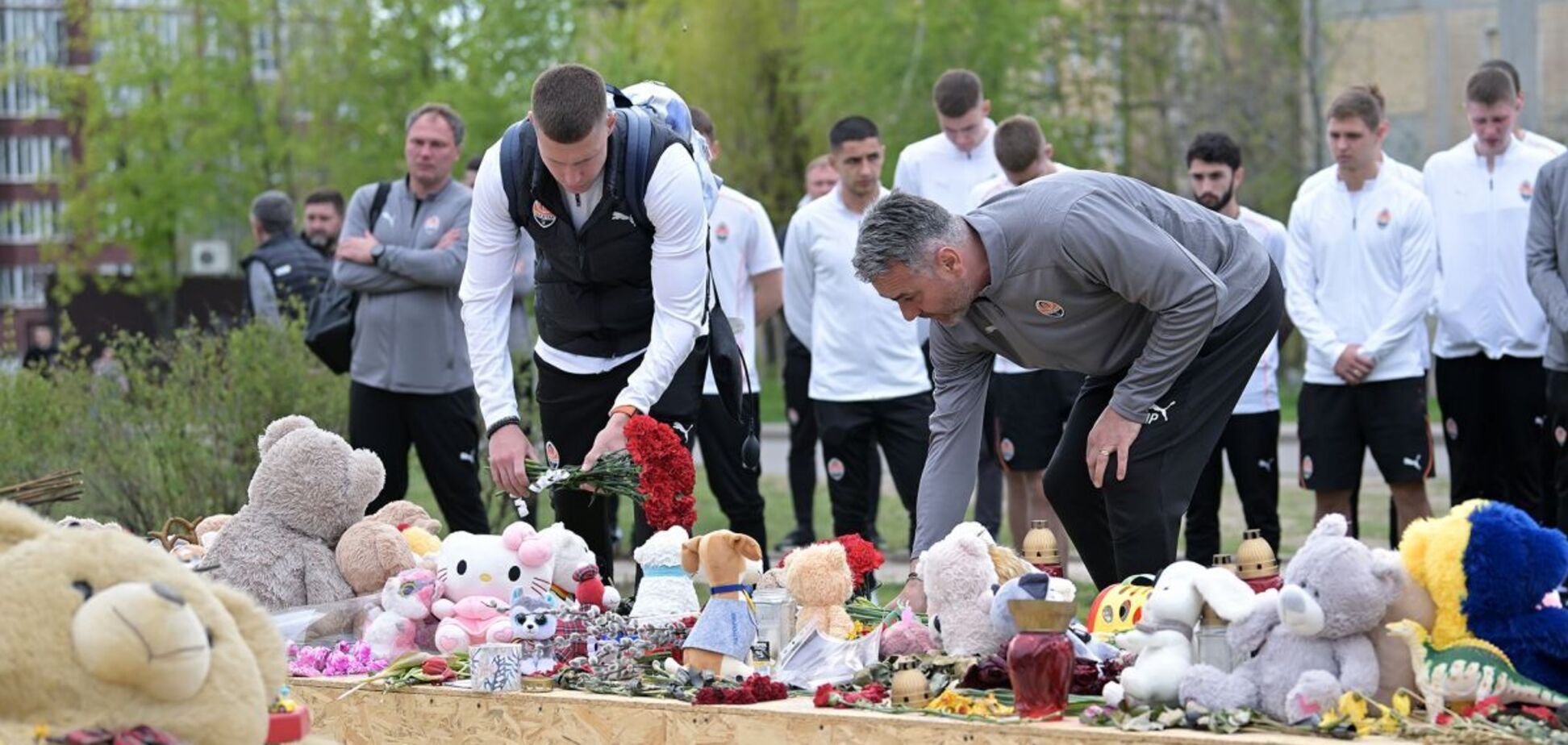 'Шахтер' почтил память жертв российского удара по Кривому Рогу