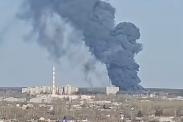 На заводе АПЗ-20 в Курске произошел масштабный пожар