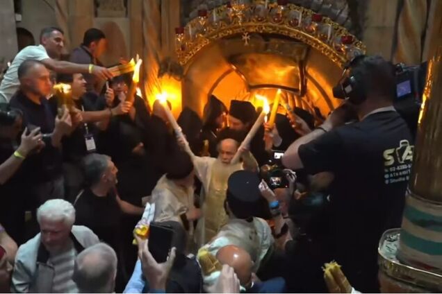 У Храмі Гробу Господнього зійшов Благодатний вогонь. Фото і відео