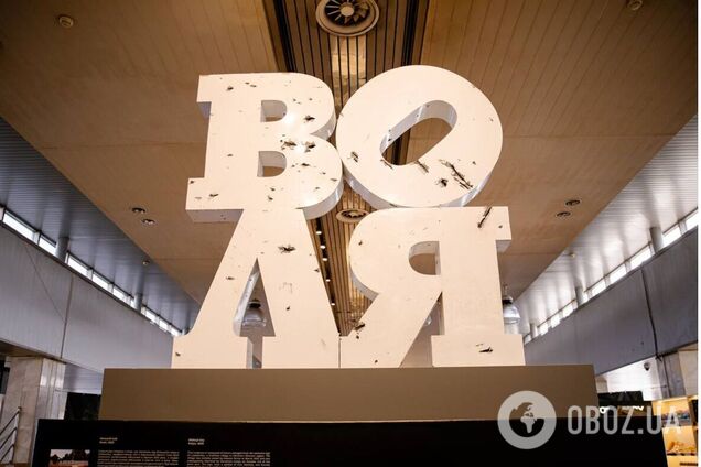 У Києві на залізничному вокзалі встановили скульптуру 'Воля': символізує незламність українців. Подробиці та фото