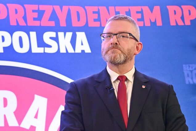 Обижал и угрожал арестом: в Польше кандидат в президенты набросился на врача, проведшего законный аборт. Видео