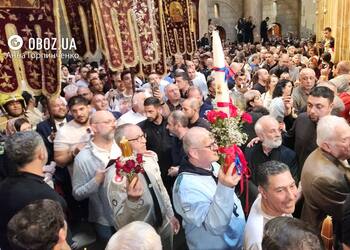 У Єрусалимі зійшов Благодатний вогонь. Фоторепортаж з храму Гробу Господнього