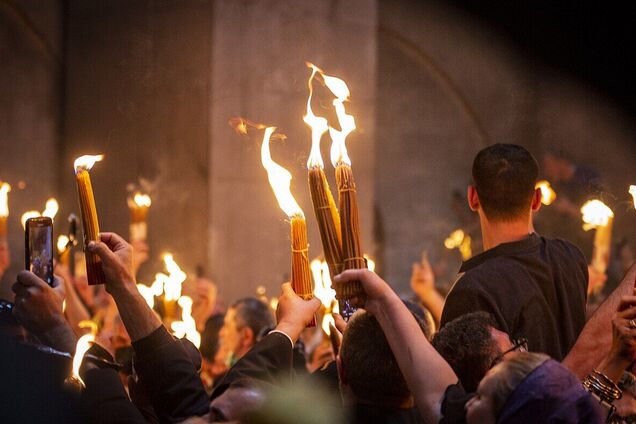 Сходження благодатного вогню 2025: коли відбудеться і де дивитися онлайн