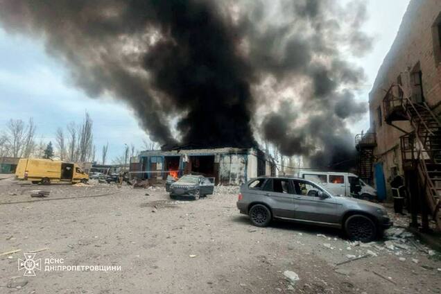 Росія вдарила балістикою по підприємству у Кривому Розі: є загиблі та поранені. Фото