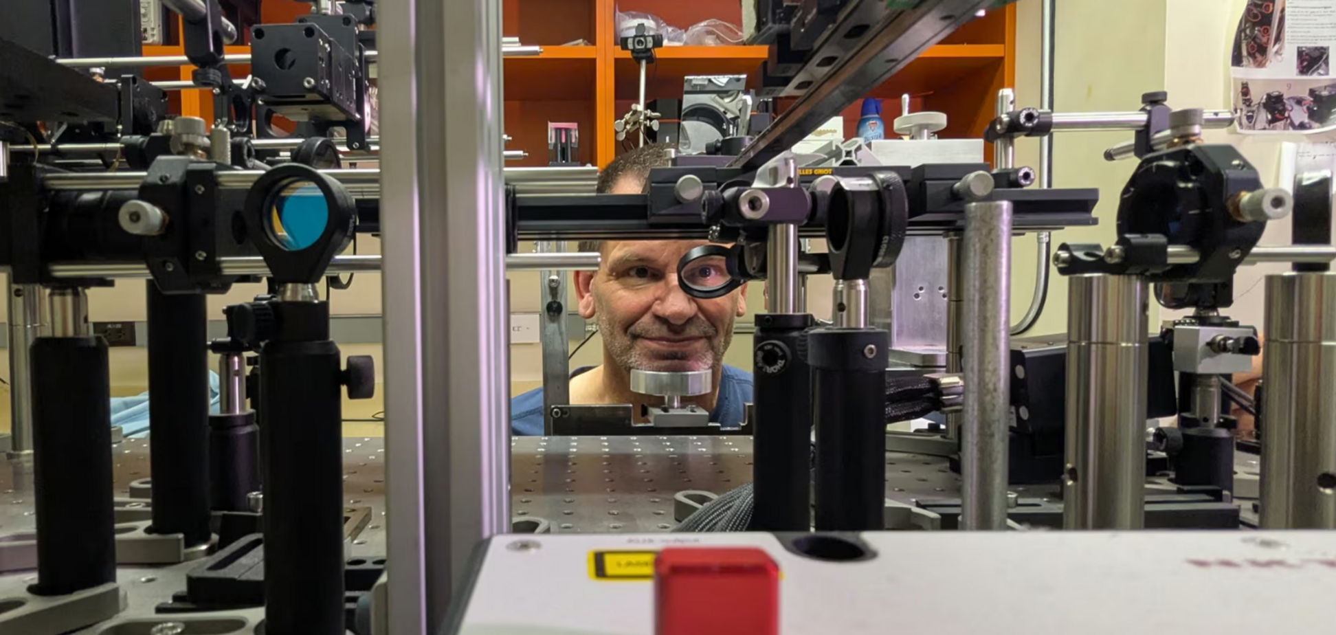 Вчені із США виявили раніше ніким не бачений колір: побачити його надзвичайно складно