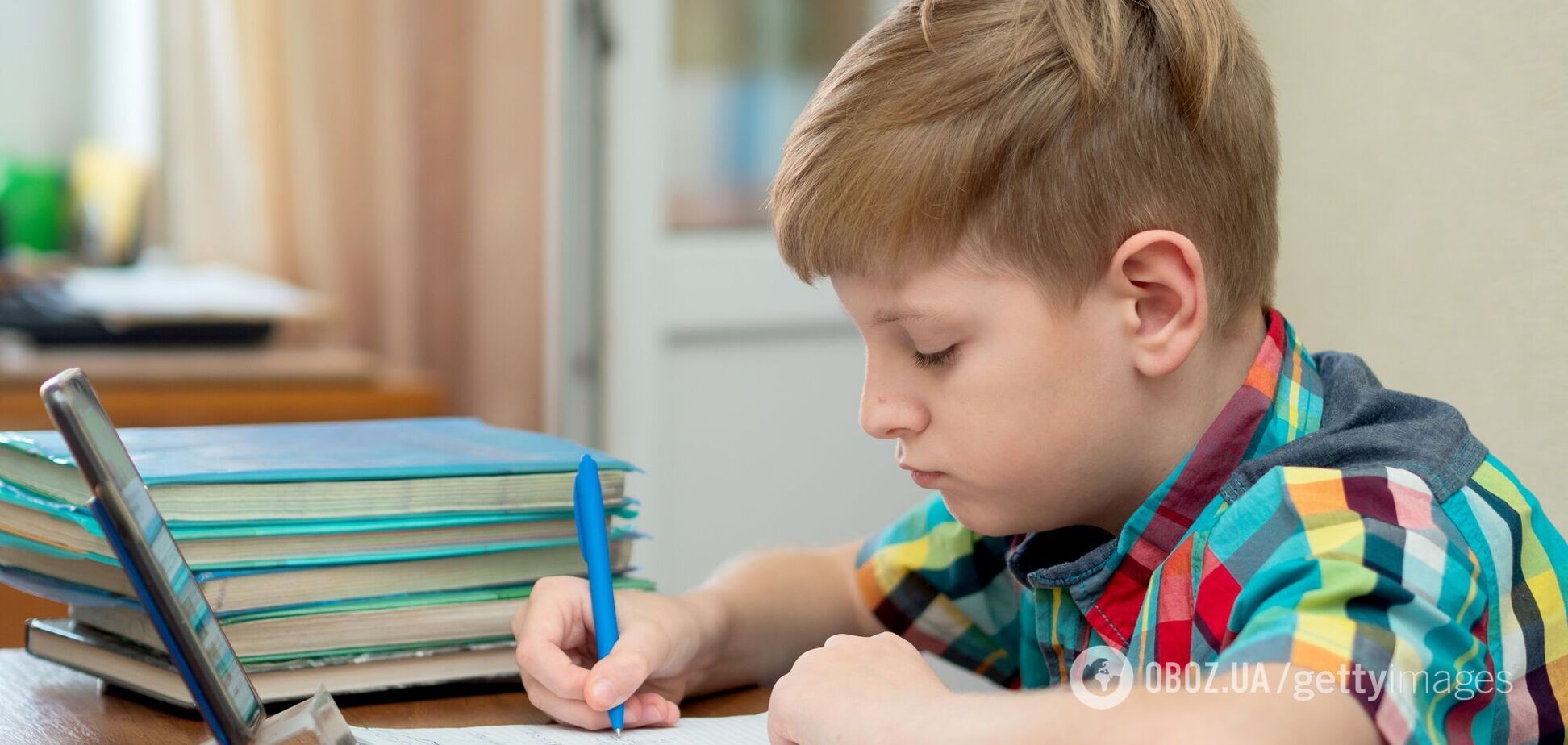 Дослідження показало, чому хлопчики гірше навчаються в середній школі, ніж дівчата