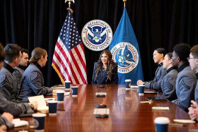 Міністерку внутрішньої безпеки США пограбували в центрі Вашингтона – CNN