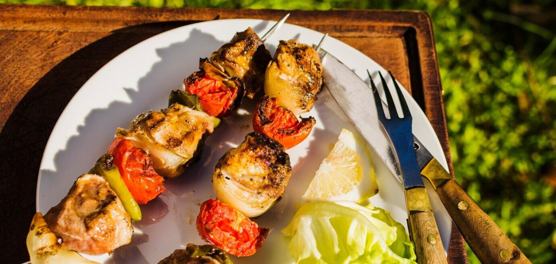 В какой посуде нельзя мариновать шашлык: вы просто испортите мясо