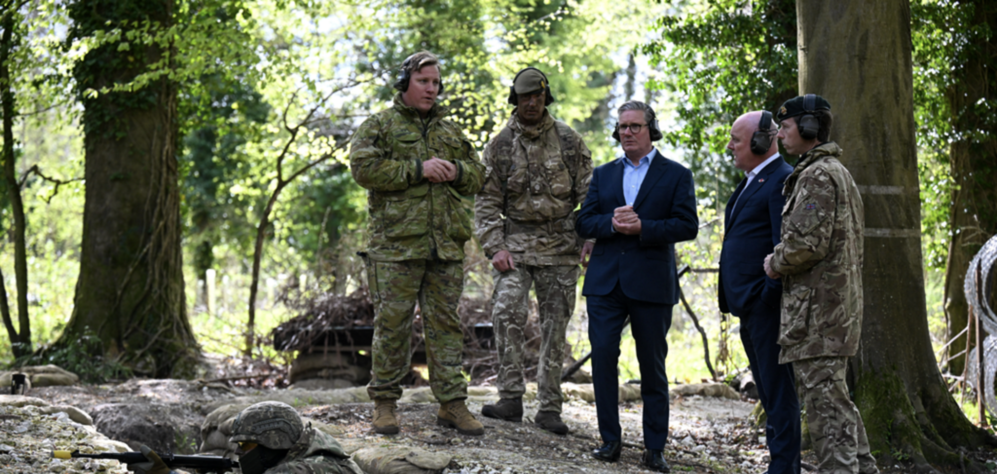 Стармер посетил военную базу на западе Англии, где проходят подготовку ВСУ. Фото