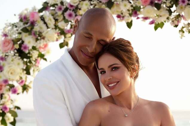 Ани Лорак рассекретила, сменила ли фамилию после свадьбы