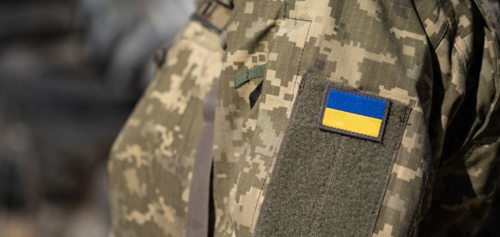 Вибили скло і заблокували виїзд: у Луцьку під час перевірки документів люди пошкодили автомобіль ТЦК