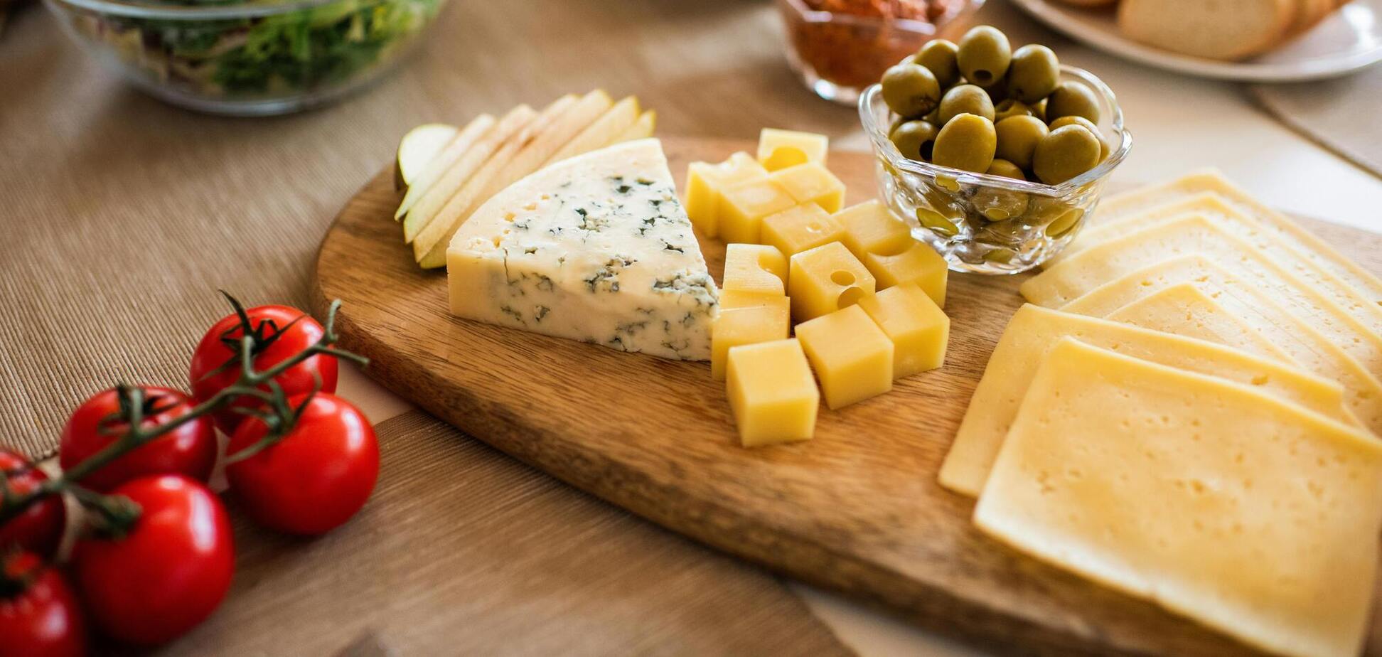 Майже половину полиць з сиром в супермаркетах займає імпорт