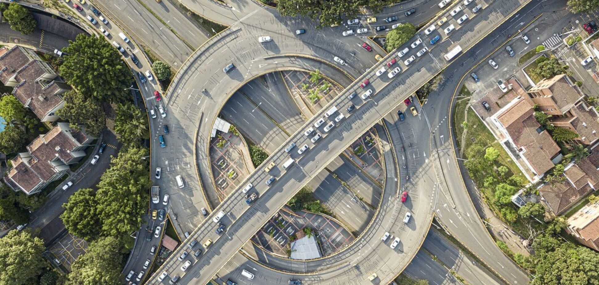 Какой поворот надо включать, заезжая на круг? Большинство водителей путают