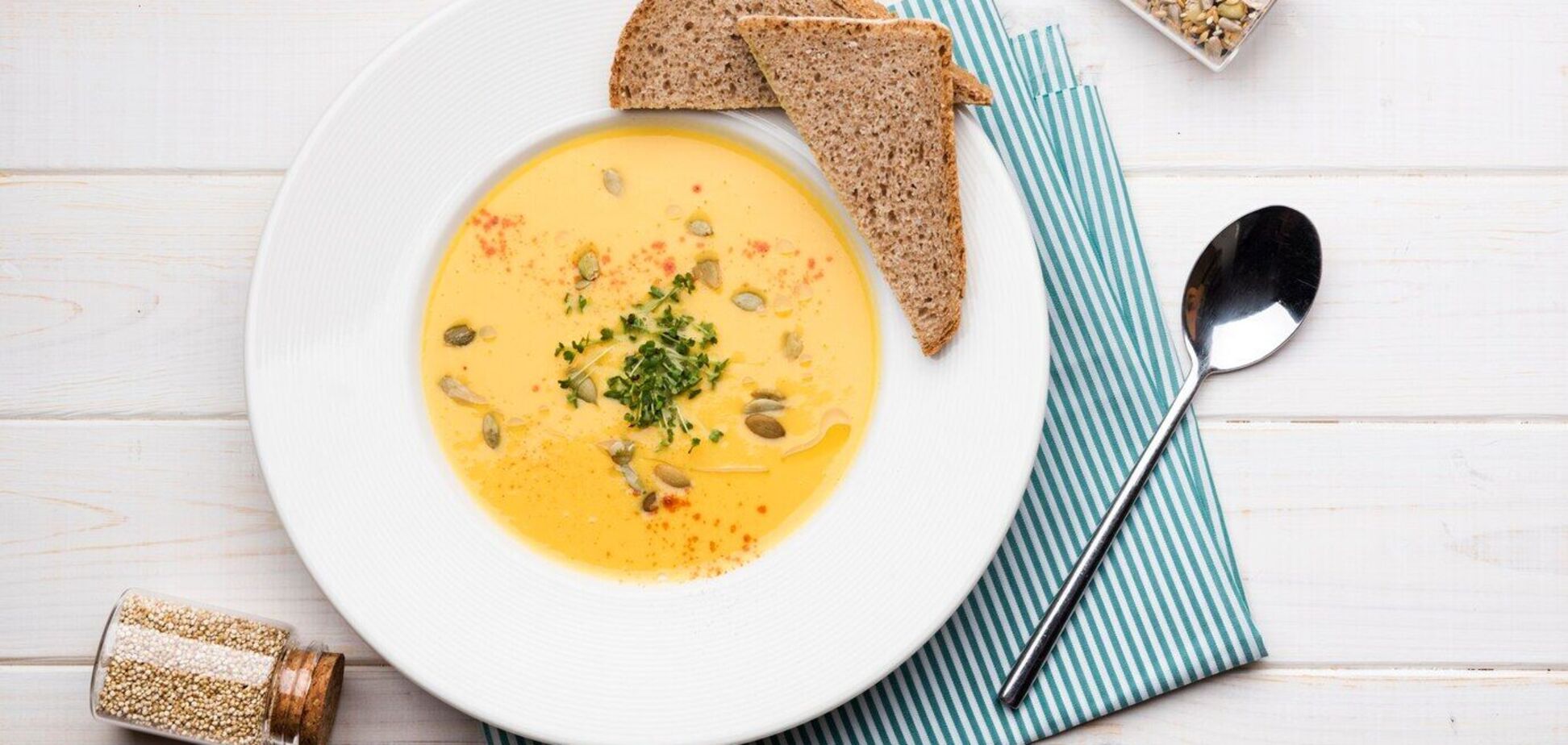 Найсмачніший сирний суп для обіду: додайте фрикадельки з соковитого фаршу