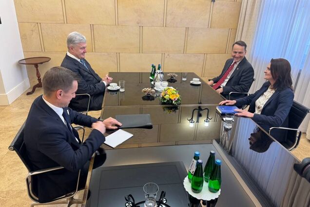 Порошенко у Польщі зустрівся із Сікорським: говорили про завершення війни, безпеку ЄС і права опозиції