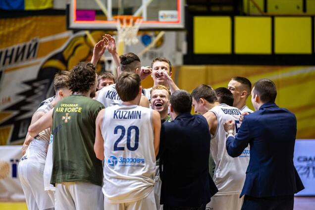 Баскетбольный клуб 'Харьковские Соколы' при поддержке фармкомпании 'Здоровье' завоевал кубок Высшей лиги