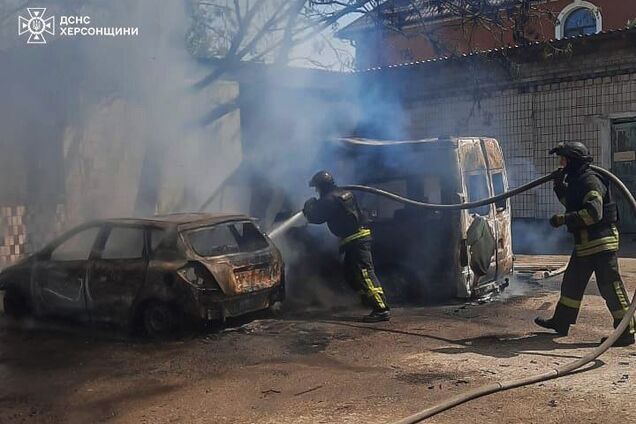 Окупанти вдарили дроном по Херсону: постраждало четверо комунальників, пошкоджені авто. Фото