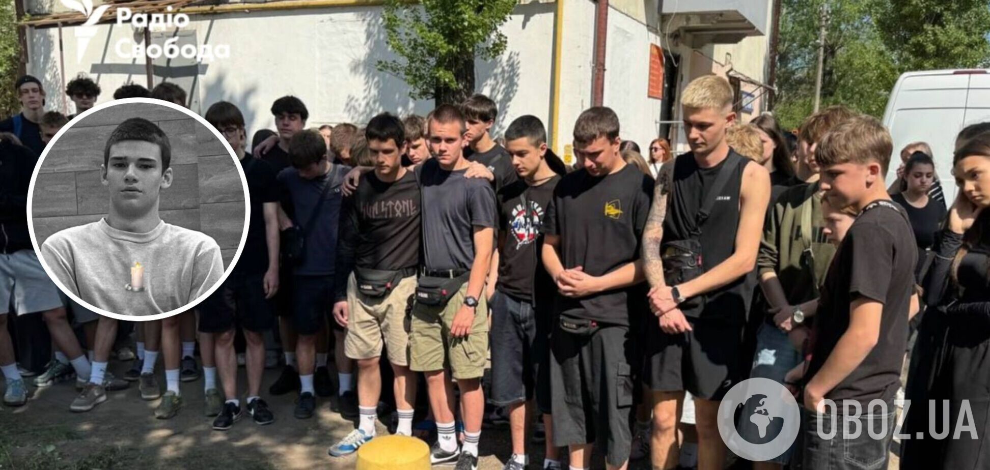 Принесли портрет и цветы: в Киеве школьники и друзья почтили память 17-летнего Даниила, которого убила вражеская ракета. Фото