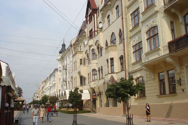 Как изменился Немецкий народный дом в Черновцах: фото с разницей более 100 лет