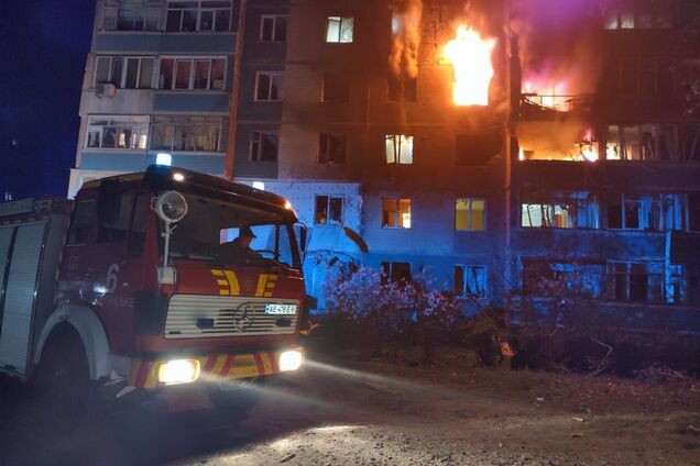 В Каменском БПЛА попал в многоэтажку: есть погибший, среди раненых – ребенок. Фото