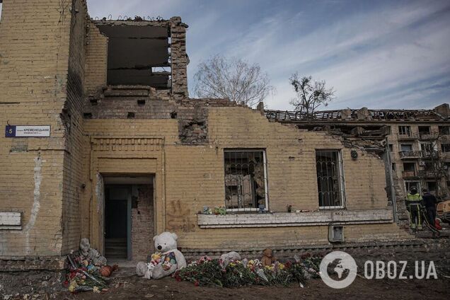 В ГСЧС показали место российского удара по Киеву: разбор завалов продолжается. Фото