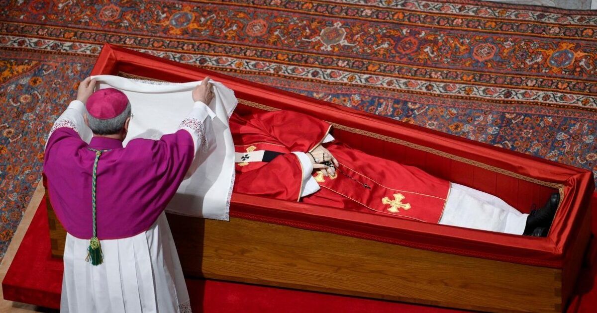 Світ прощається із Папою Римським Франциском: всі деталі онлайн