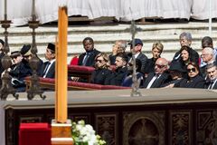 'Единство мира': Зеленские выразили благодарность на прощании с Папой Римским. Фото