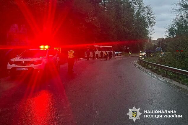 На Львовщине грузовик столкнулся с автобусом: погибла девочка, есть пострадавшие. Фото