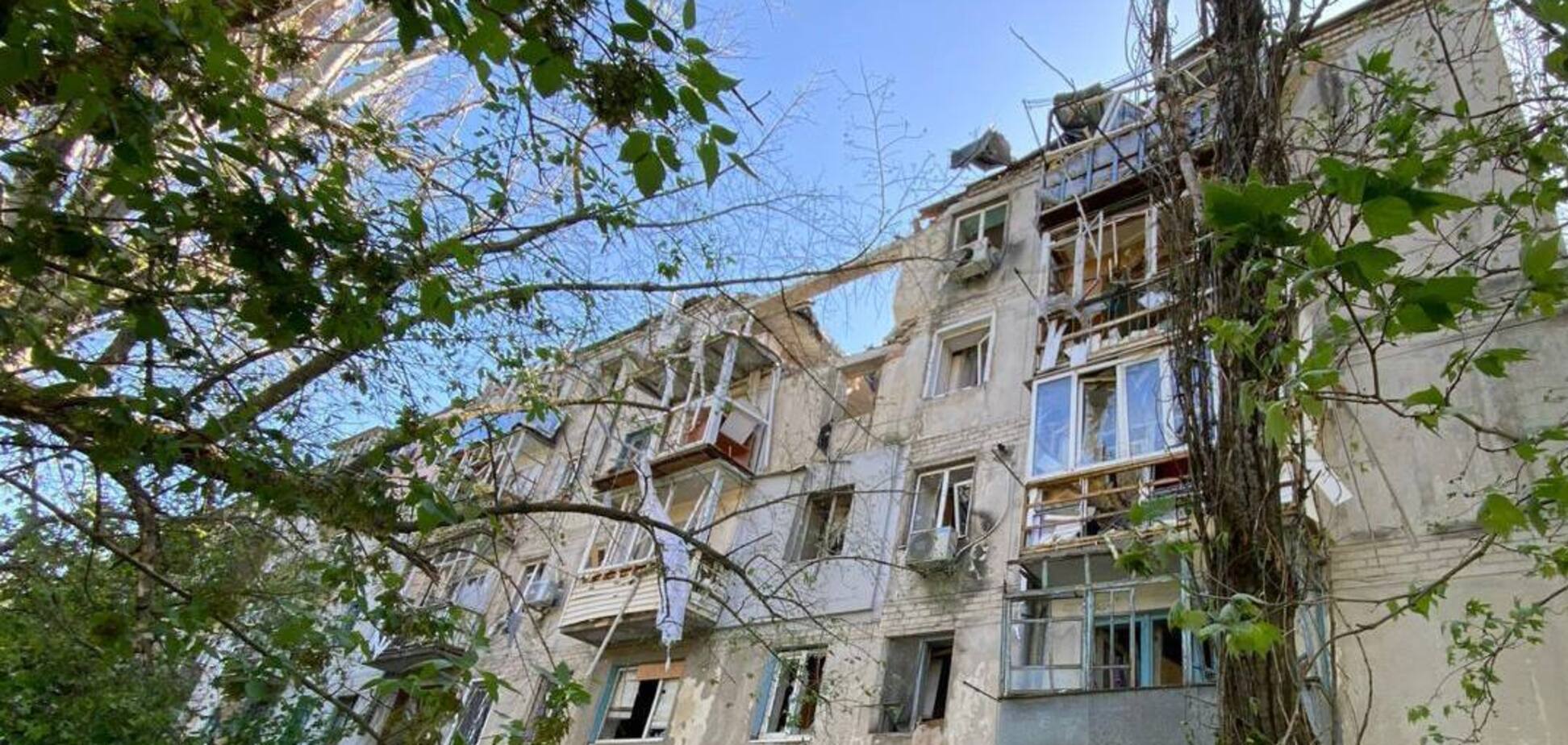 Российская авиация снова нанесла удары по Херсону: повреждены две многоэтажки, есть раненые